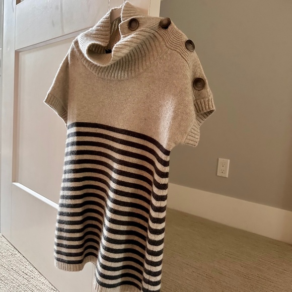 THEORY Soft Gray Stripe Button Neck Short Sleeve Sweater Sz M - Picture 2 of 2